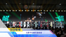 客厅里ying乱亲女小喜